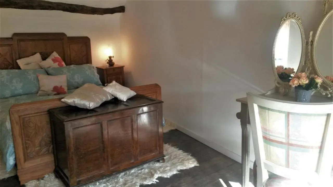 Rose View Cottage Le Cambout Francia
